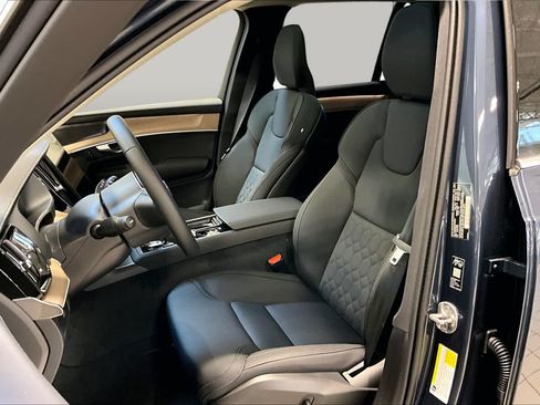 New 2026 Volvo XC90 B5 Plus w/ Protection Package Premier AWD/4WD image 13