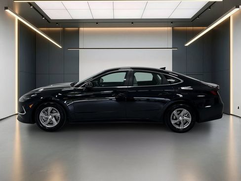 Certified 2023 Hyundai Sonata SE FWD image 2