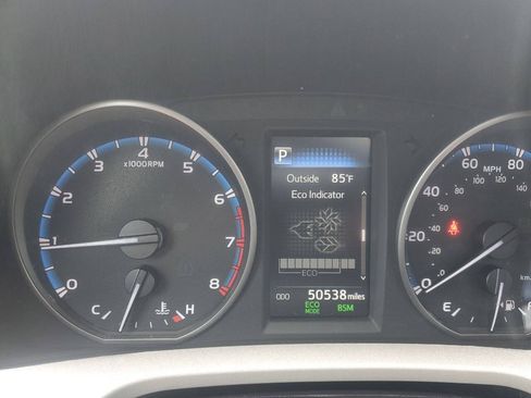 Used 2018 Toyota RAV4 XLE w/ Plus Extra Value Package AWD/4WD image 9