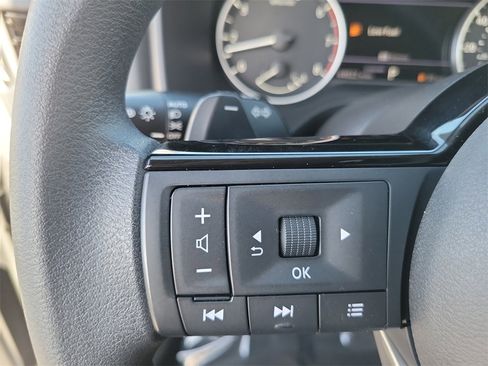 Certified 2023 Nissan Rogue SV image 5