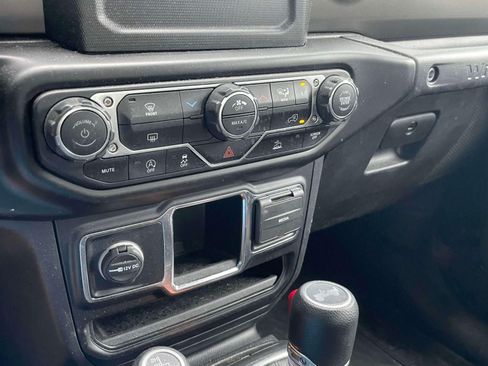 Used 2022 Jeep Wrangler Sport AWD/4WD image 26