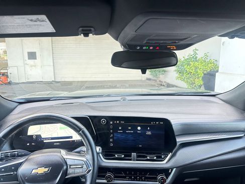 Used 2025 Chevrolet Equinox LT image 33