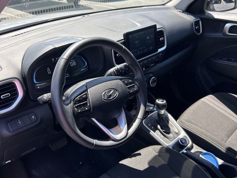 Used 2025 Hyundai Venue SEL FWD image 20