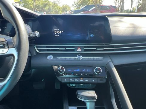 Used 2025 Hyundai Elantra SEL FWD image 18