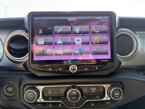 Used 2018 Jeep Wrangler Unlimited Sahara w/ Uconnect 4C Nav & Sound Group AWD/4WD image 28