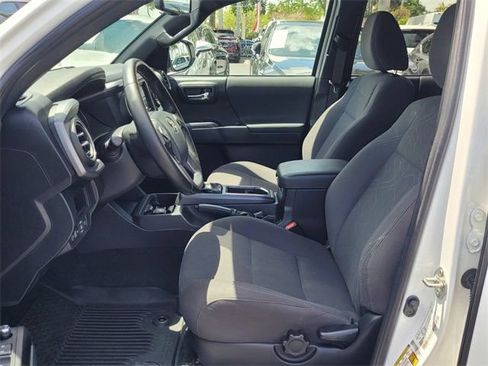 Used 2018 Toyota Tacoma TRD Sport w/ Technology Package RWD image 15