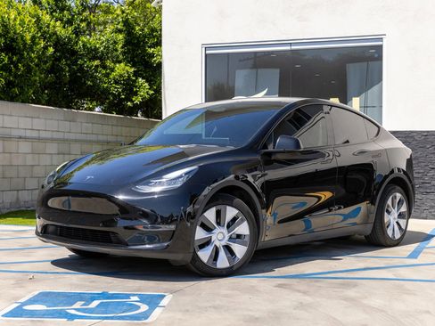 Used 2022 Tesla Model Y Long Range AWD/4WD image 6