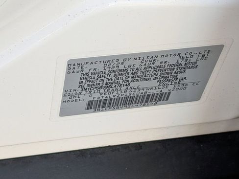 Certified 2025 Nissan Kicks Play S image 19