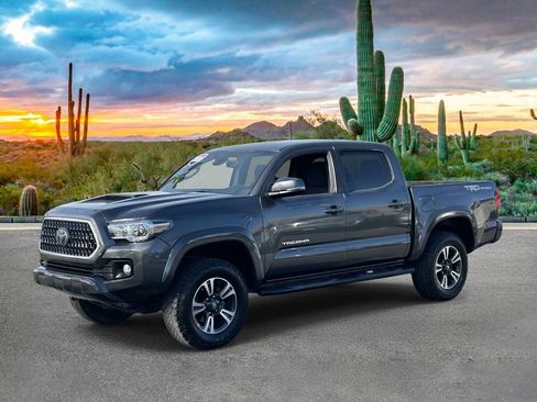 Used 2018 Toyota Tacoma TRD Sport image 7