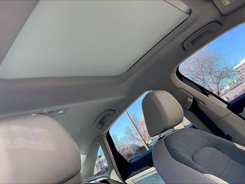 Certified 2025 Volkswagen Jetta SE w/ Black Wheel Package image 29