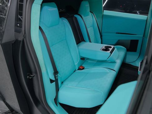 Used 2025 Tesla Cybertruck AWD Crew Cab image 37