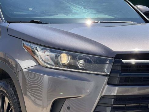 Used 2019 Toyota Highlander SE AWD/4WD image 12