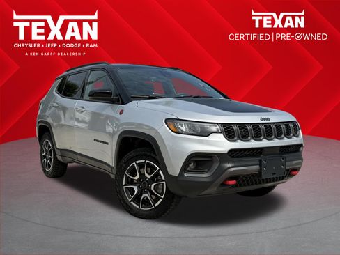 Used 2025 Jeep Compass Trailhawk AWD/4WD image 1