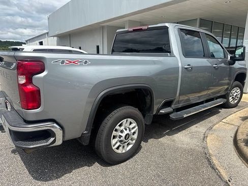 Used 2025 Chevrolet Silverado 2500 LT w/ Convenience Package AWD/4WD image 3