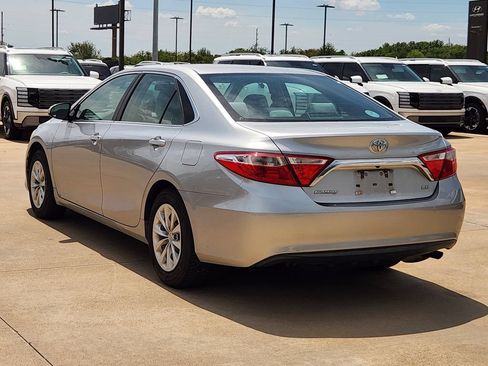 Used 2016 Toyota Camry LE FWD image 6