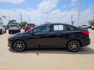 Used 2017 Ford Focus SEL w/ Cold Weather Package FWD video 4