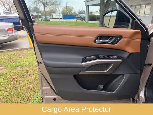 Used 2025 Nissan Pathfinder Platinum FWD image 18