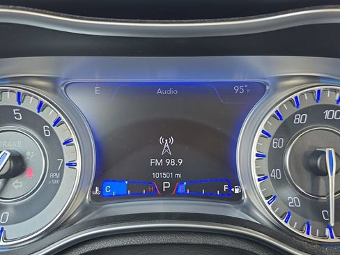 Used 2022 Chrysler 300 Touring L RWD image 21