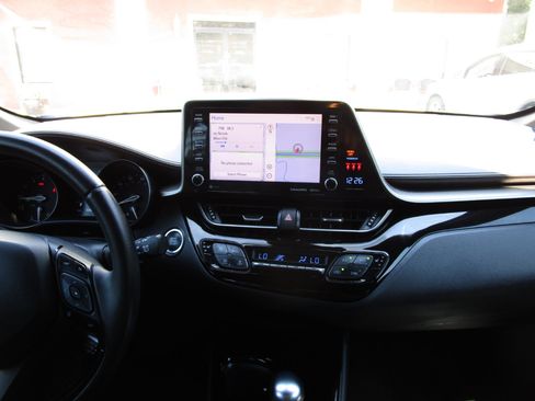 Used 2019 Toyota C-HR Limited image 7