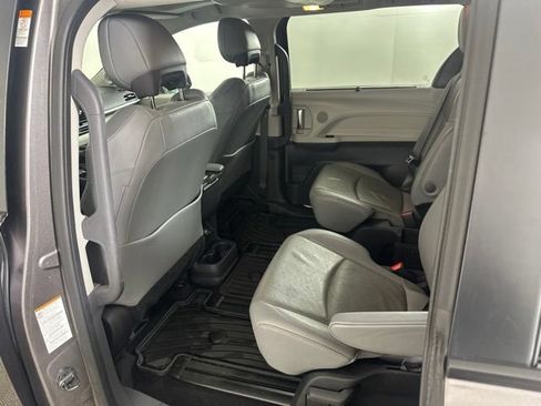 Used 2023 Toyota Sienna Limited AWD/4WD image 19