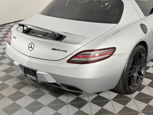 Used 2011 Mercedes-Benz SLS AMG Coupe image 25