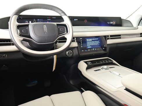 New 2026 Lincoln Navigator Reserve AWD/4WD image 2