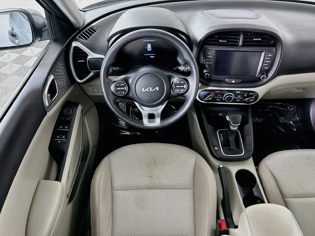 Used 2023 Kia Soul LX w/ LX Technology Package FWD image 4