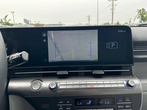 Used 2025 Hyundai Kona SEL AWD/4WD image 55