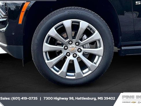 Used 2025 Chevrolet Suburban Premier image 7