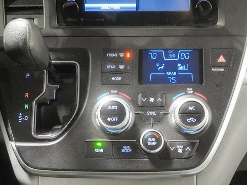 Used 2017 Toyota Sienna LE image 34