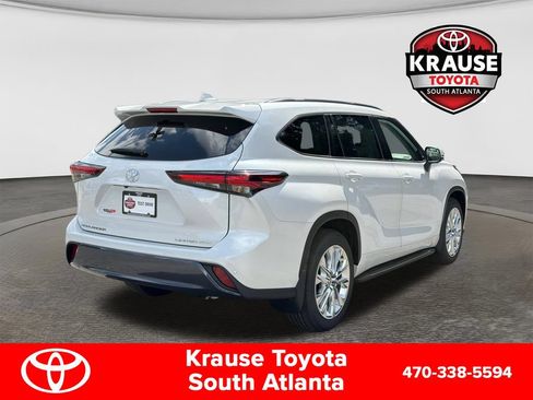 New 2026 Toyota Highlander AWD image 8