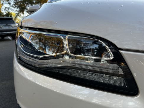 Used 2020 Lincoln MKZ Reserve w/ Luxury Package image 12