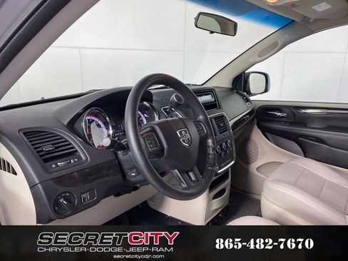 Used 2014 Dodge Grand Caravan SXT image 11