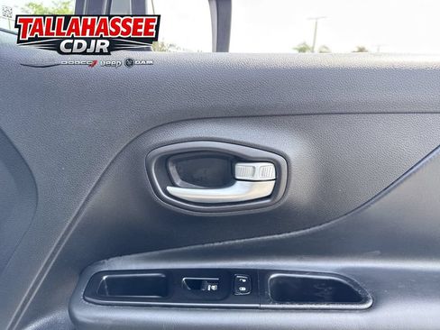 Used 2020 Jeep Renegade Altitude FWD image 26