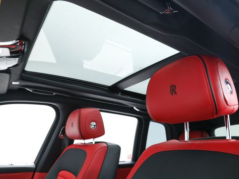 Used 2023 Rolls-Royce Cullinan Black Badge w/ Dark Exterior Package image 28