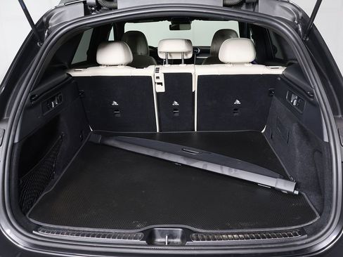 Used 2025 Mercedes-Benz GLC 300 4MATIC image 19
