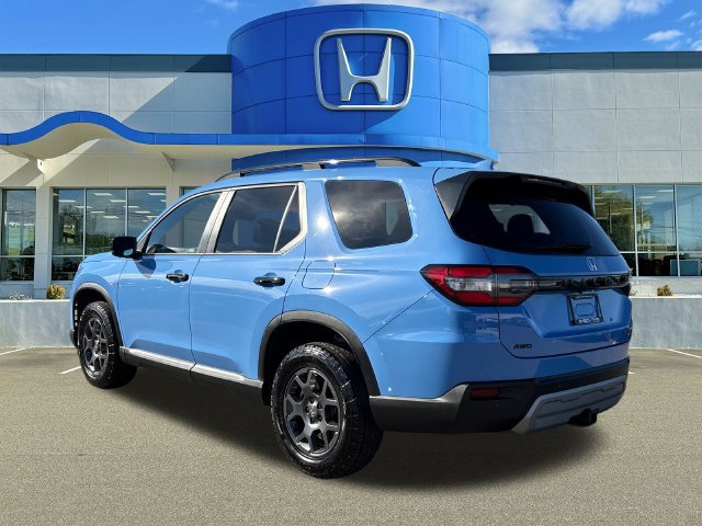 Used 2025 Honda Pilot TrailSport image 4