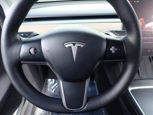 Used 2022 Tesla Model Y Long Range AWD/4WD image 14