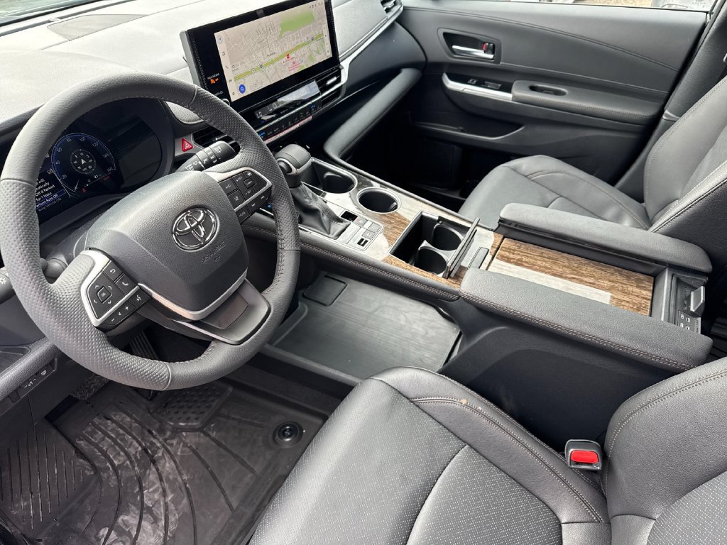 Used 2026 Toyota Sienna Limited AWD/4WD image 10