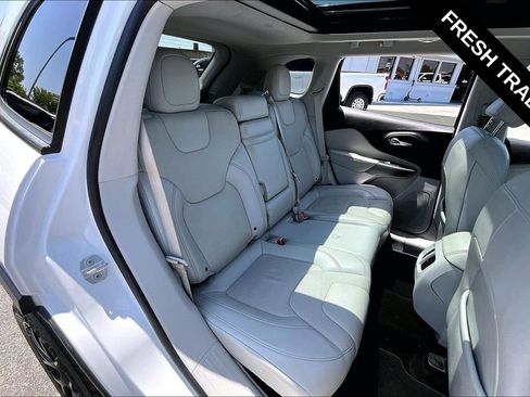 Used 2019 Jeep Cherokee Limited w/ Technology Group AWD/4WD image 23