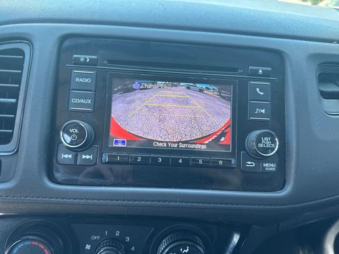 Used 2017 Honda HR-V LX image 19