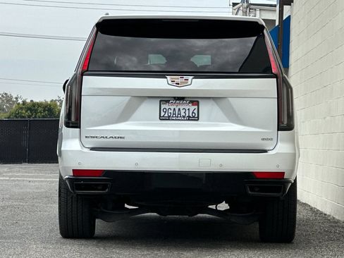 Certified 2023 Cadillac Escalade ESV Sport Platinum w/ Heavy-Duty Trailer Package AWD/4WD image 5