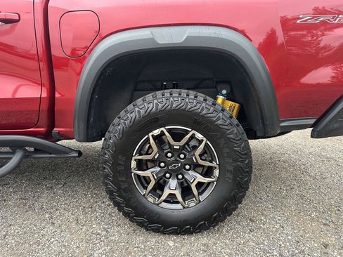 Used 2026 Chevrolet Colorado ZR2 w/ Technology Package AWD/4WD image 6