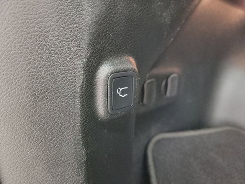 Used 2019 Jeep Cherokee Limited image 12