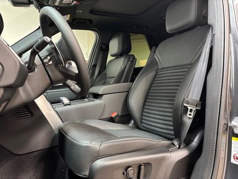 New 2025 Land Rover Discovery Dynamic SE image 19