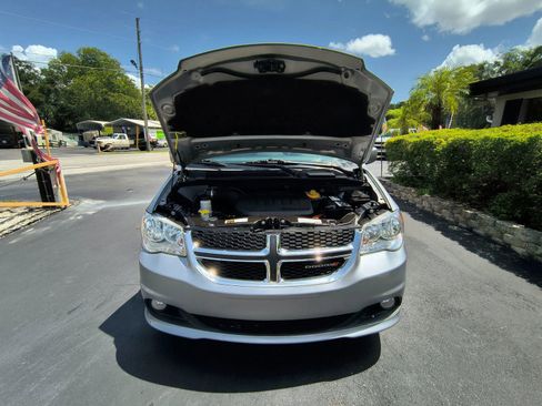 Used 2019 Dodge Grand Caravan SXT image 10