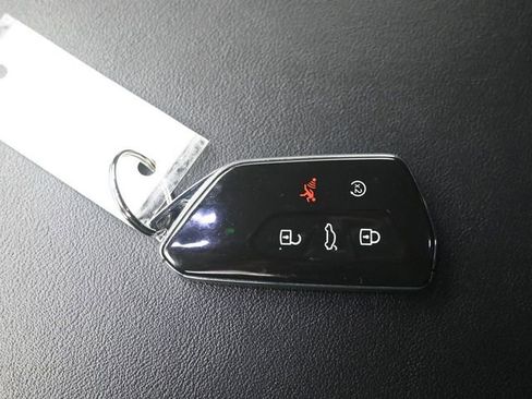 Used 2024 Volkswagen Atlas SE image 16