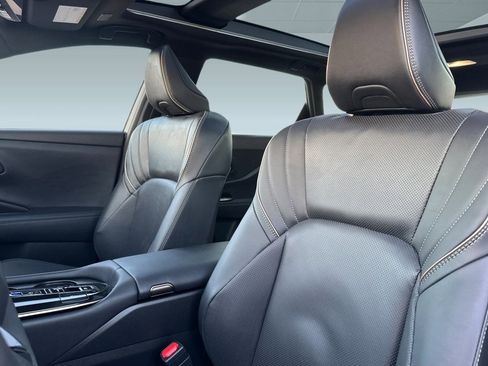 New 2025 Toyota Crown Signia image 24