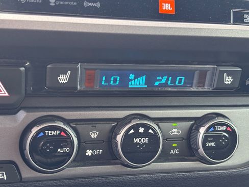 Used 2017 Toyota Tacoma TRD Off-Road image 25