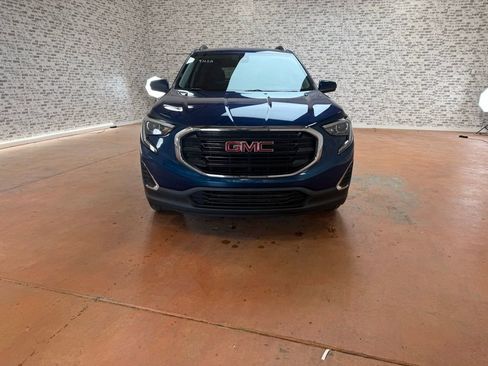 Used 2021 GMC Terrain SLE w/ Driver Convenience Package image 2